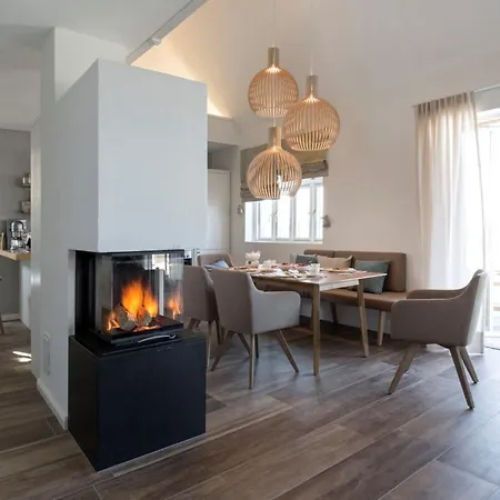 Reetdorf Geltinger Birk Kuenstlerkate Abendrot Feriehus *